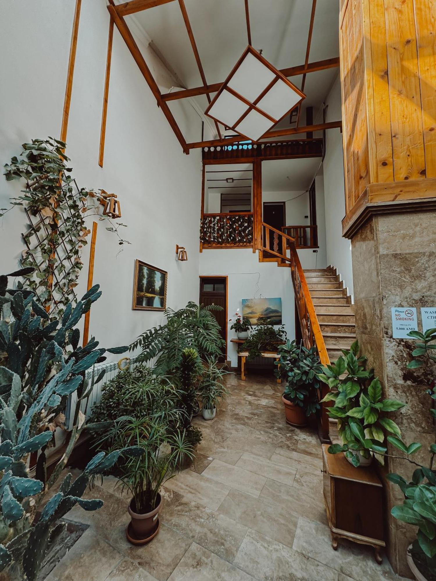 Yerevan Hotel 外观 照片